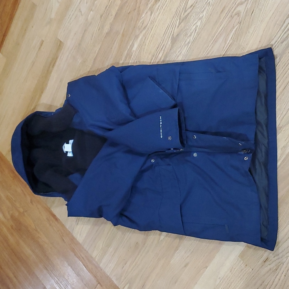 COLUMBIA  SPORTSWEAR COMPANY - Picture 3 of 16